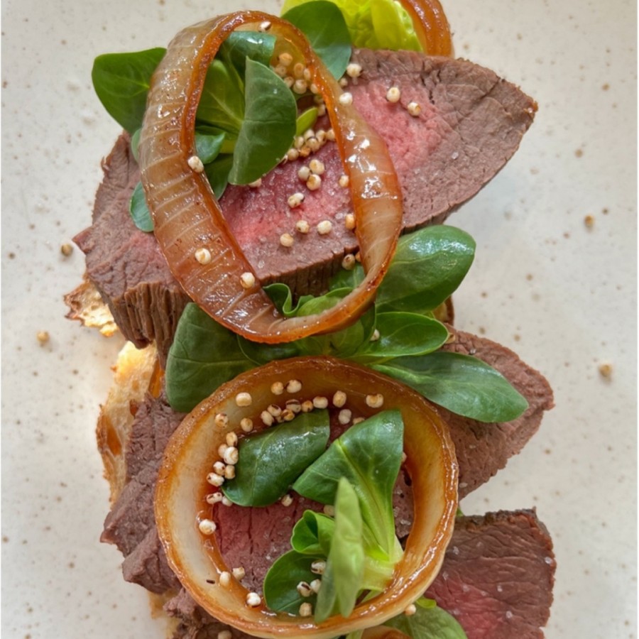 Sandwich met rumpsteak en uien Sandwich met rumpsteak en uien