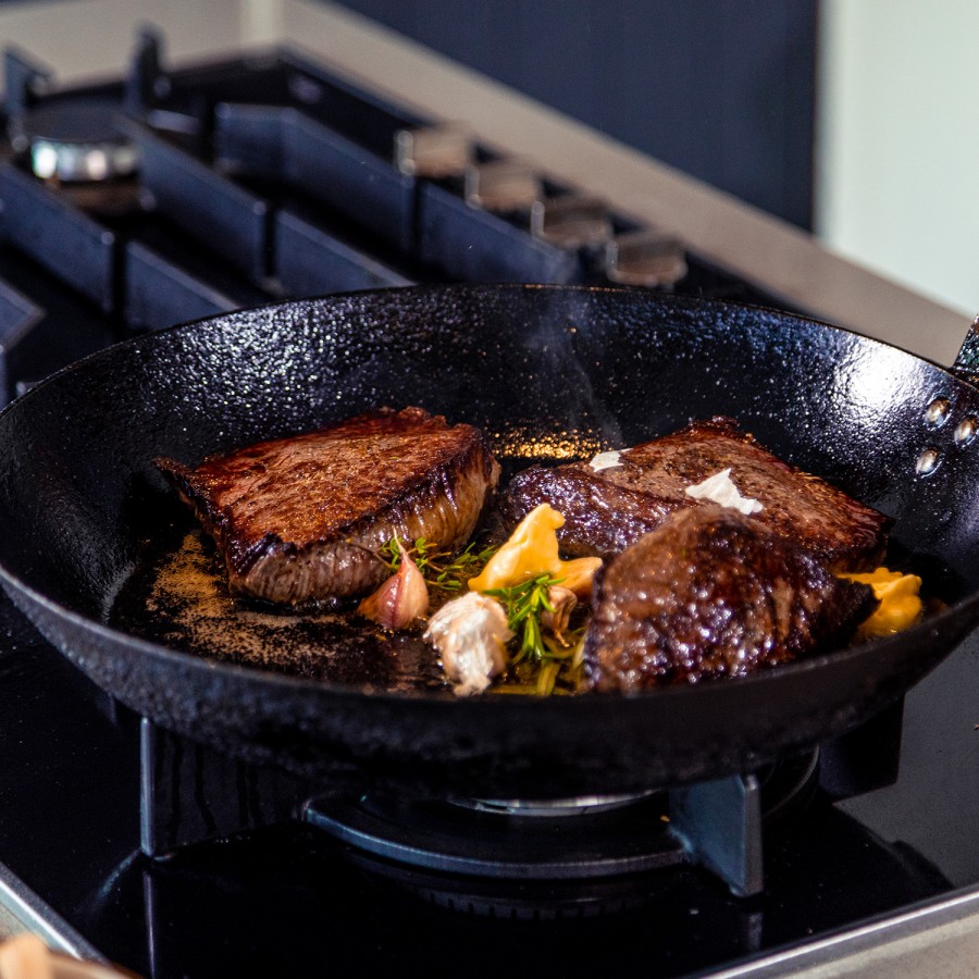 Dikke lende (rump steak) in de pan Dikke lende (rump steak) in de pan